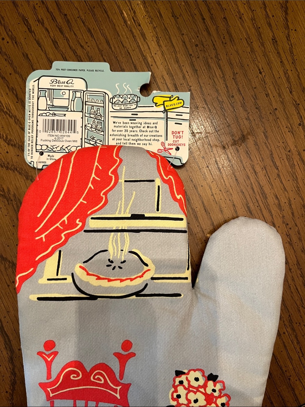 Blue Q "This is F***ing Delicious"‎ Retro Diner Oven Mitt, new - Picture 6 of 8
